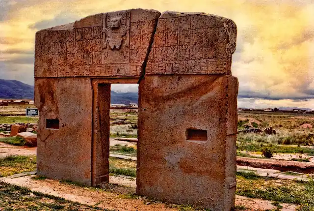 puerta del sol tiwanaku bolivia